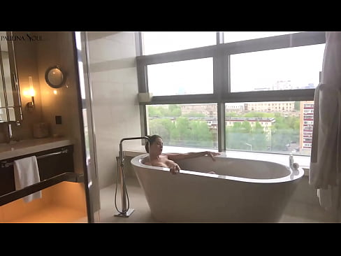 ❤️ Babe mai tsananin sha'awa ta fizge farjin ta a bandaki ️ Batsa